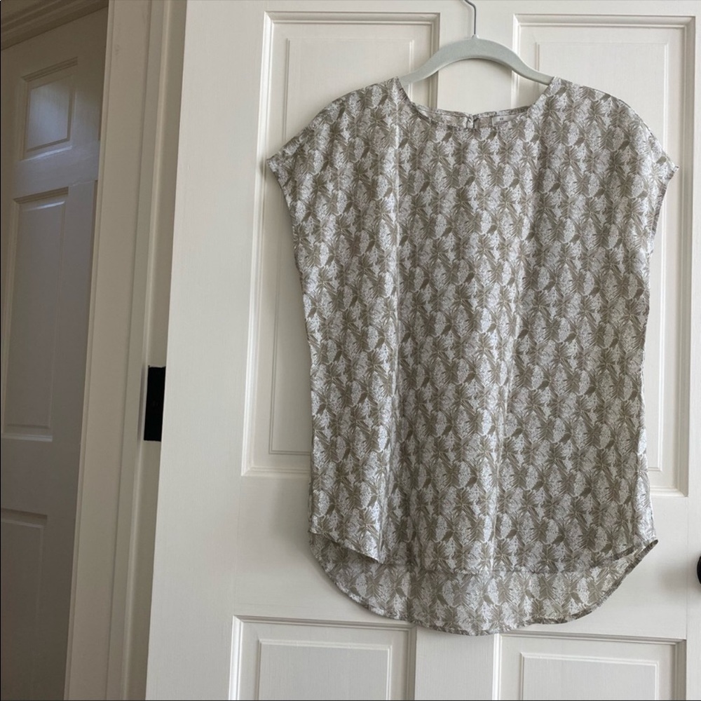 Hinge | Cap Sleeve Olive & White Pattern Top • XS